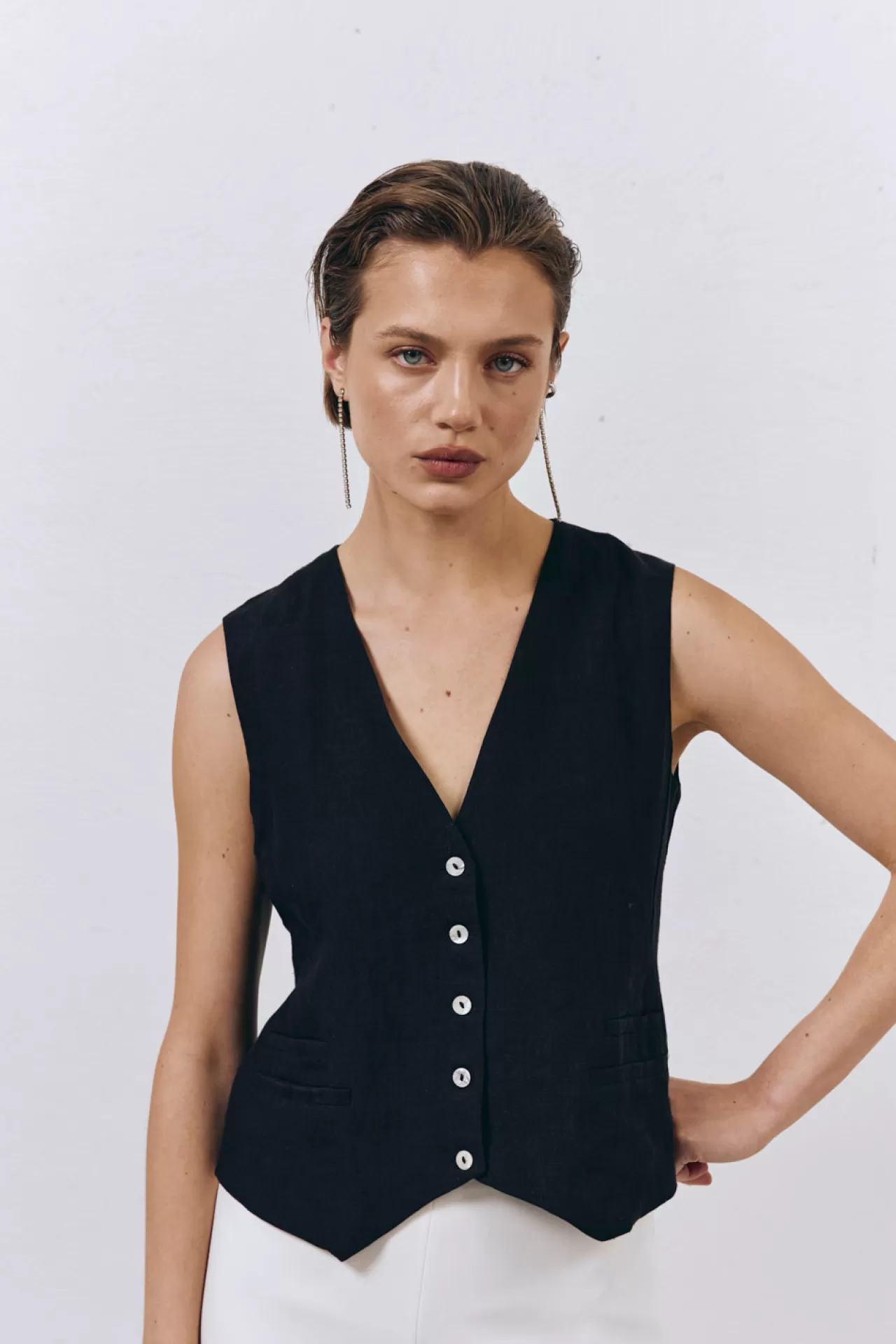 Best VRG GRL Italian Streets Linen Vest Black