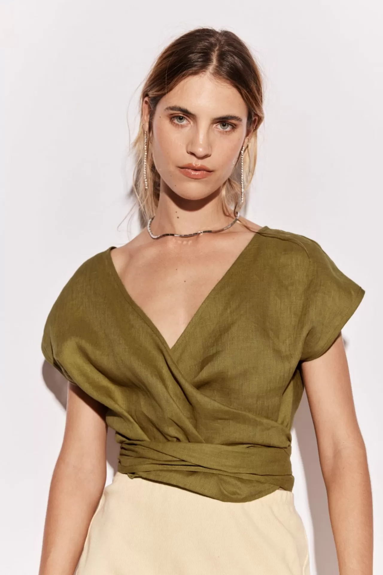 Discount VRG GRL Sea Glass Linen Wrap Top Olive