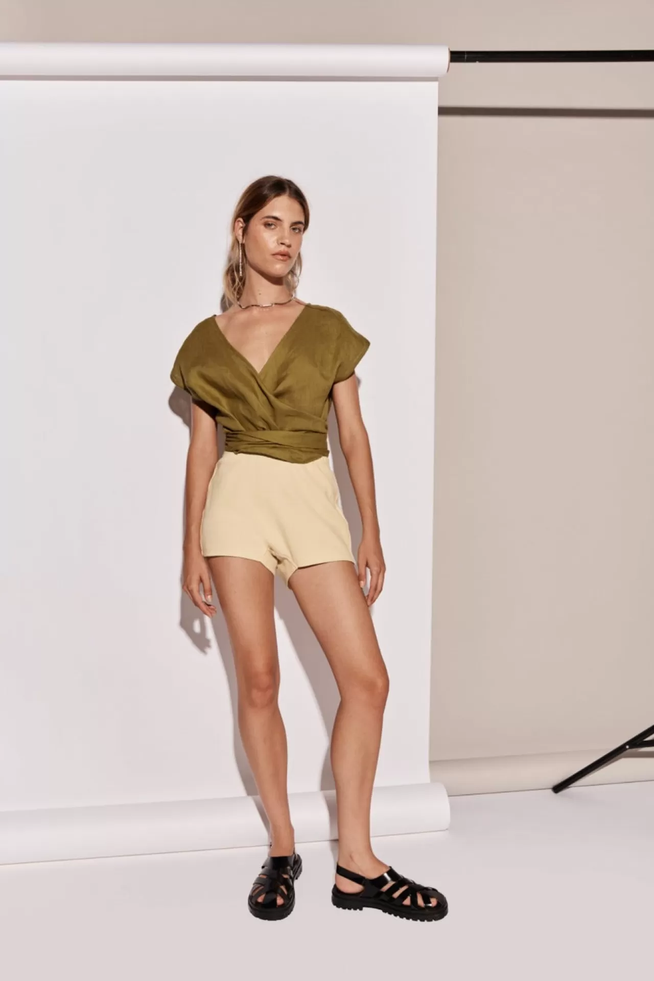 Discount VRG GRL Sea Glass Linen Wrap Top Olive