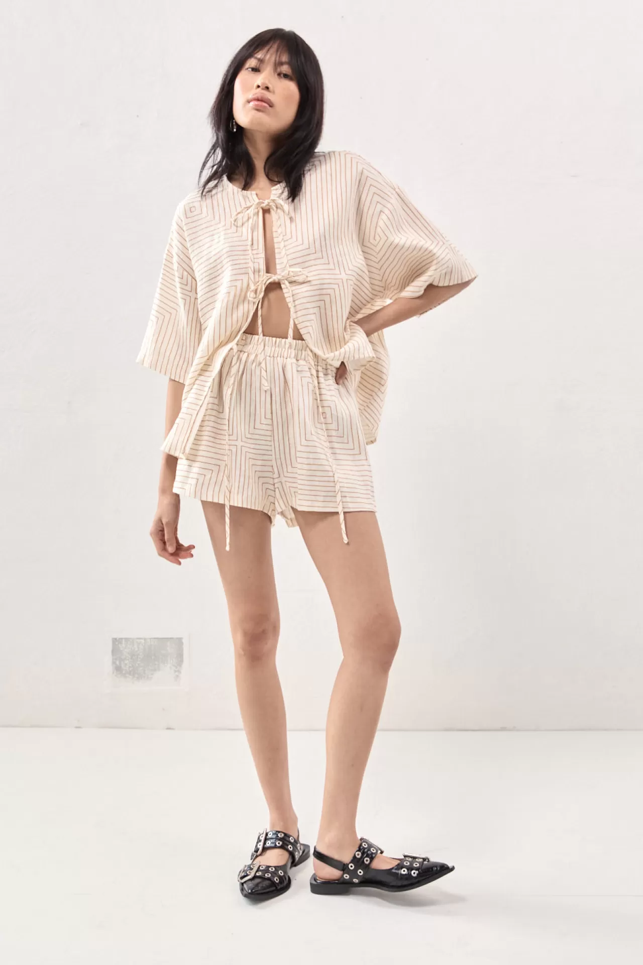 Best Sale VRG GRL Sunny Linen Shorts Juno