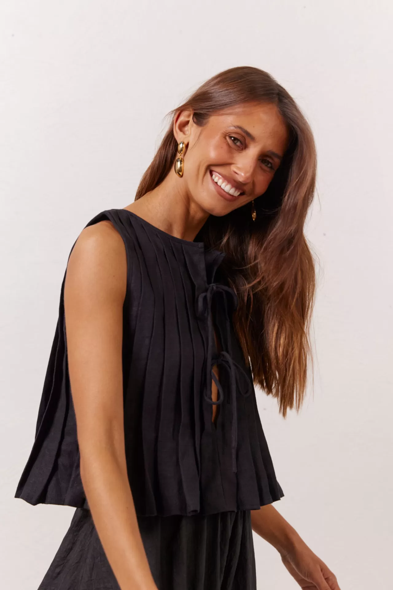 Fashion VRG GRL Valeria Linen Top Black